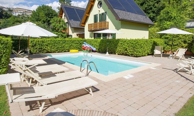 Coreglia Antelminelli House | Stunning private villa for 8 guests with WIFI, pool, TV, terrace, pets allowed and parking