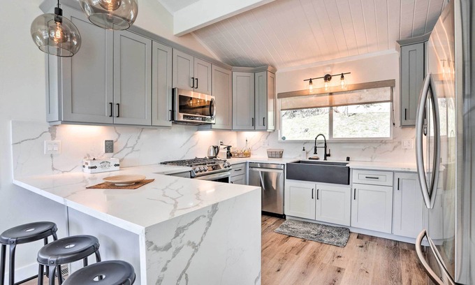 Lake Arrowhead Cottage | Stunning Lake Arrowhead Cabin w/Lake Views!