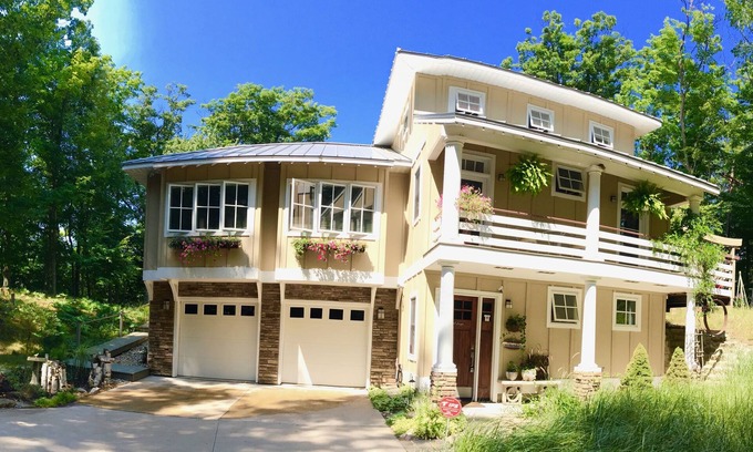 Manistee House | Stunning Lake Michigan Home 'Bel Lago'