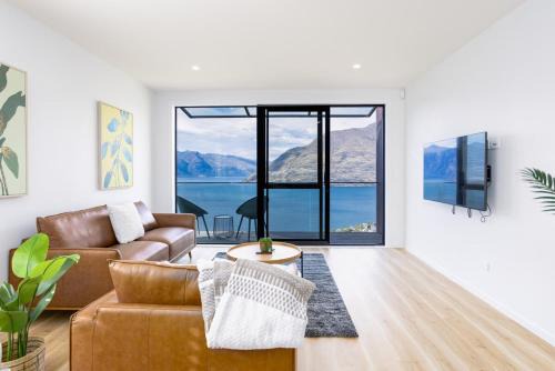 Fernhill House | Stunning Lake Veiw Property