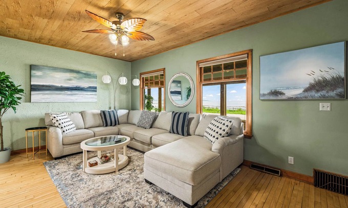 Bay View House | Stunning Lake View and City Skyline View Property in Bay View Milwaukee