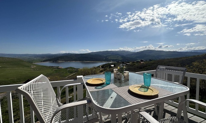 Park City Cabin | Stunning Lake View Lodge: Family Friendly