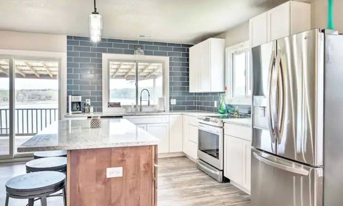 Shell Knob House | Stunning Lake Views! Lakefront 3BR 2BA Sleeps 12