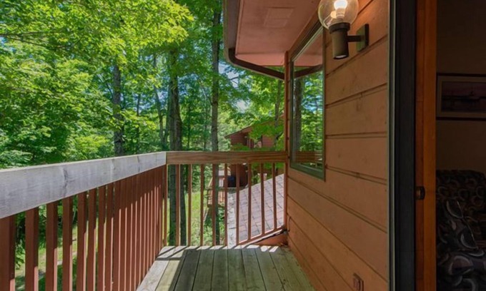 Baileys Harbor Condo | Stunning Lakefront 2BR Condo: Indoor Pool, Sauna, & Fireplace