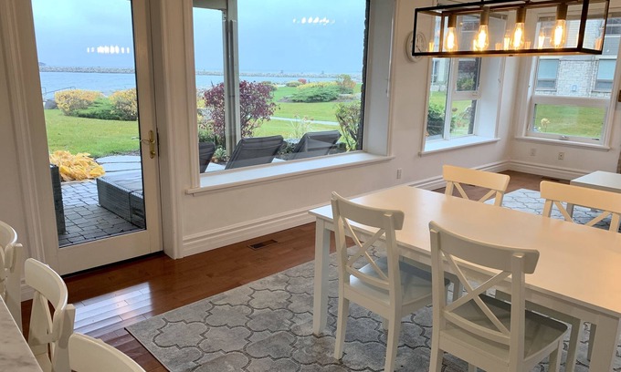 Collingwood Ski Chalet | STUNNING LAKEFRONT VIEWS. Beautiful, ground floor unit. Lighthouse Point.