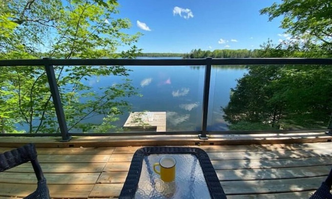 Lanark Highlands House | Stunning Lakeview Waterfront Cottage