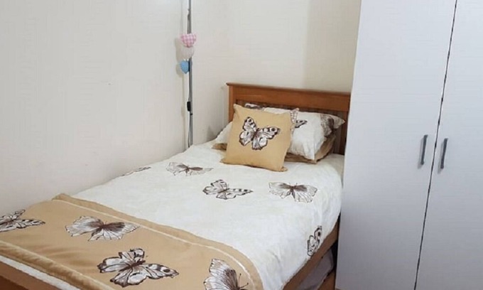 Canons Apartment | Stunning Large Room at Canons Park In a Clean Modern 2 Bedroom Flat.