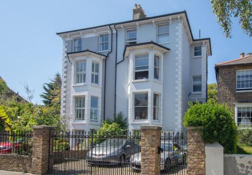 Deal House | Stunning large Victorian Maisonette with sea view