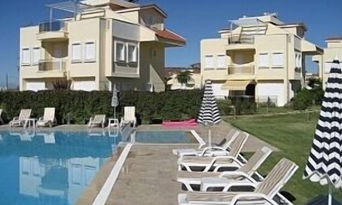 Side Villa | Stunning Large Villa Within Walking Distance Of Everything