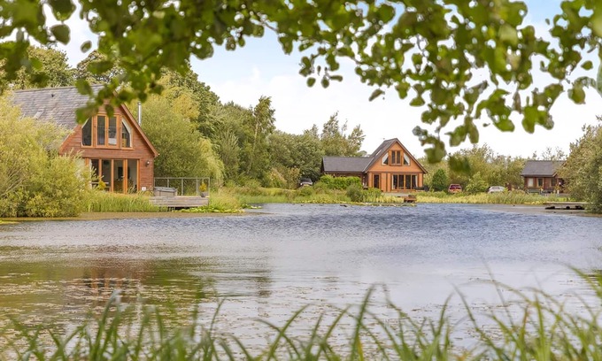 Menai Bridge Ski Chalet | Stunning lodge built on the edge of the lake.