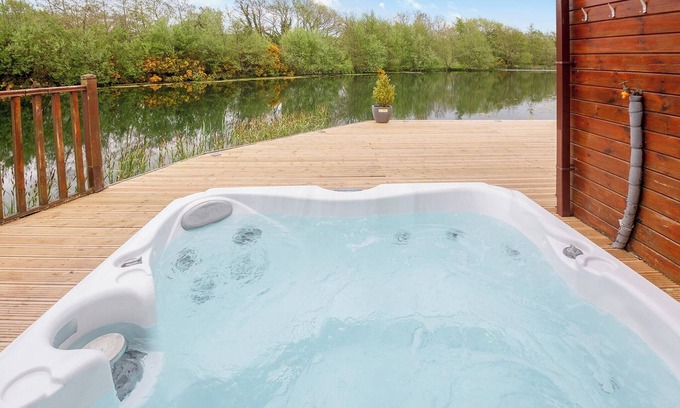 Menai Bridge Ski Chalet | Stunning lodge built over the edge of the lake.