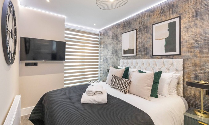 New Cross Apartment | Stunning London Flat with Jacuzzi Bath