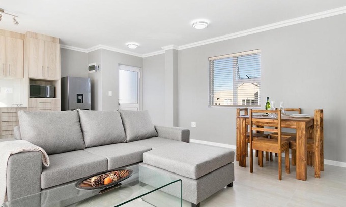 Cape Town Apartment | Stunning, Luxurious Apartment close to the beach