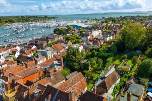 New Forest District Apartment | Stunning Luxury Apartment in Central Lymington
