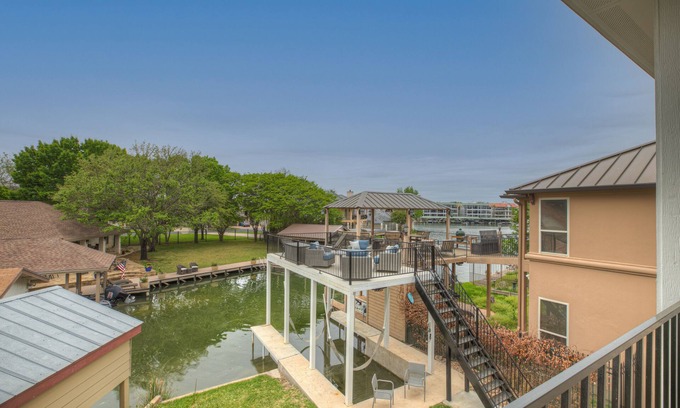 Horseshoe Bay House | Stunning Luxury Lake Home with Waterfront & Fire Pit!