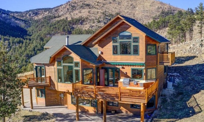 Boulder House | Stunning Luxury Mountain Getaway 15 mins from Boulder w/ Incredible Views