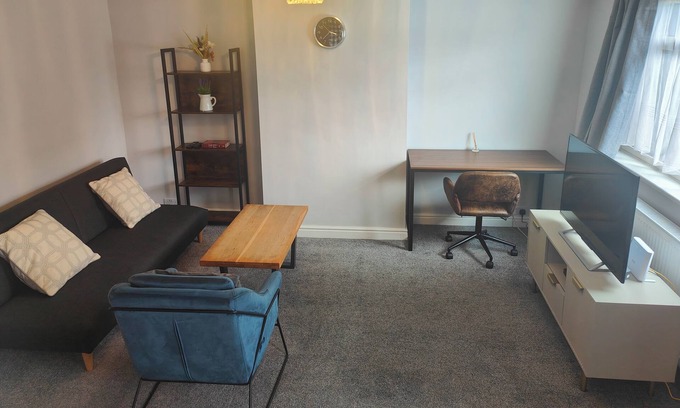 Bushey Apartment | Stunning maisonette