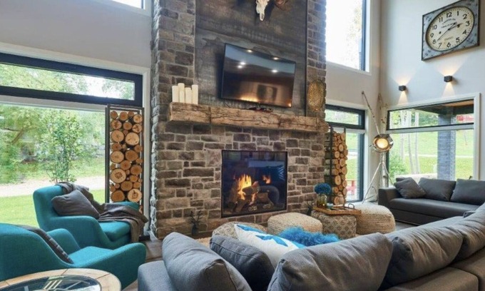 The Blue Mountains Ski Chalet | Stunning modern chalet minutes from Blue Mntn Resort and Lake