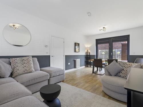 Heworth House | Stunning Modern Eco Property in York with Parking Pass the Keys