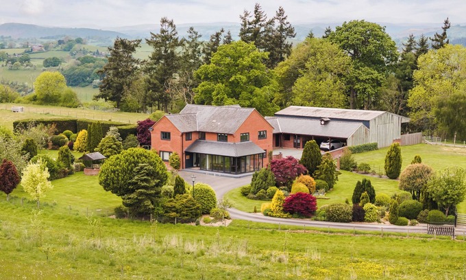 Cyfronydd House | Stunning modern farmhouse retreat perched on a private hilltop in North Wales