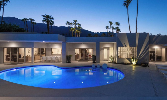 Indian Canyon House | Stunning modern house w/breathtaking backdrop of the Santa Rosa Mountains