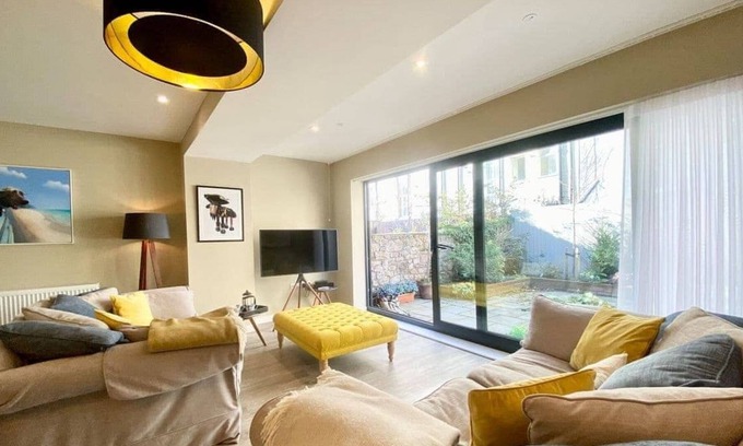 Cotham House | Stunning modern mews house in Clifton
