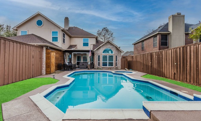Allen House | Stunning, Modern, Spacious Getaway,2 game rooms, Pool/Hot tub
