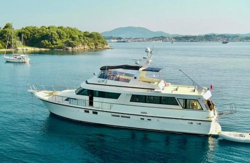 Limni Boat Rental | Stunning Motor Yacht in Corfu