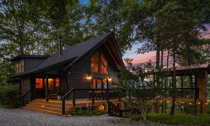 Blairsville Cabin | Stunning Mountain View Paradise Cabin! HOT TUB, Master Suite, 5 Miles to town.