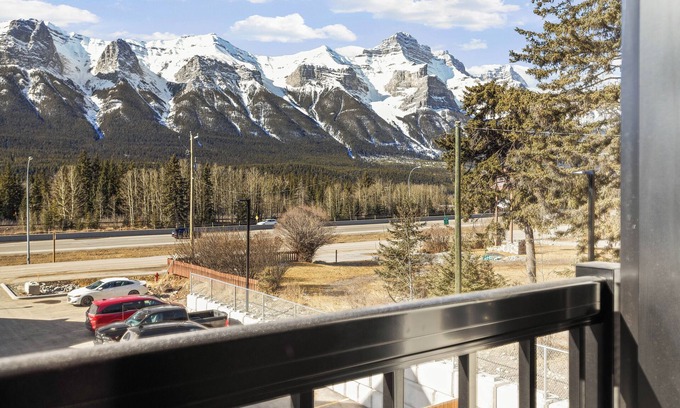 Harvie Heights House | Stunning Mountain View Townhouse, Accommodates 6