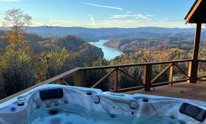 Butler Cabin | Stunning, Mtn-Top, Lakeview Cabin on Private 8 acres