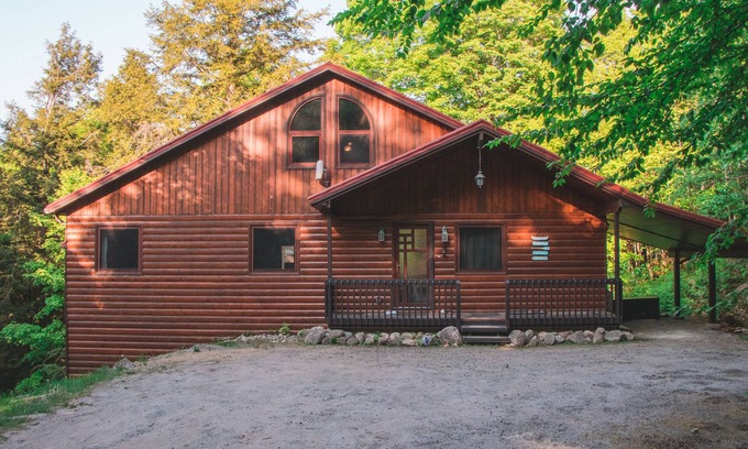 Windermere Cottage | Stunning Muskoka Waterfront Cottage on 3 Mile Lake!