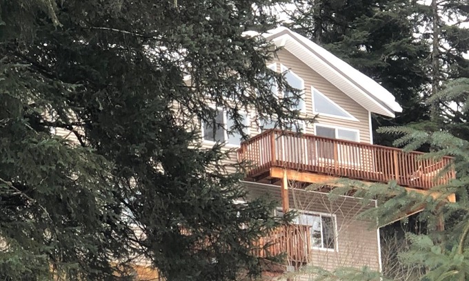 Alyeska House | Stunning, New 2 bedroom Unit Minutes from Alyeska Resort