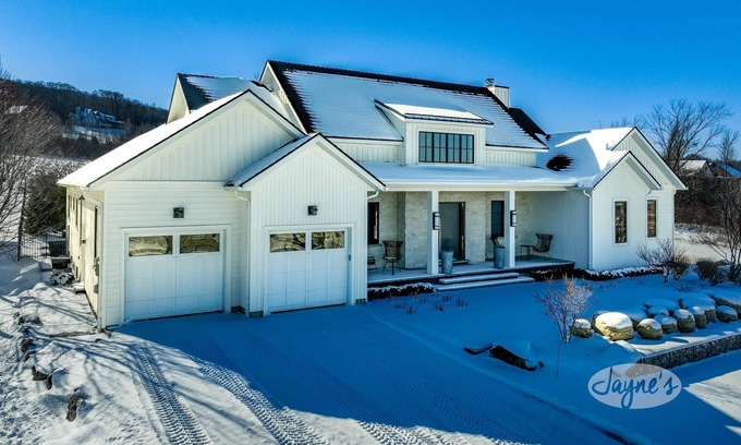 Port Carling House | Stunning new 5 bedroom, 5 bath home on the Escarpment!
