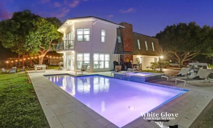 Deerfield Beach Villa | Stunning New Pool Jacuzzi 7BR Game Room Walk to the beach