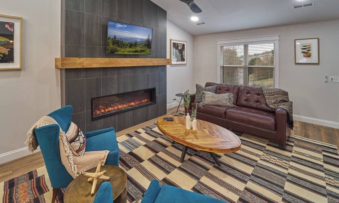 Pigeon Forge Villa | Stunning, Newly Renovated Villa! Close to Strip #3