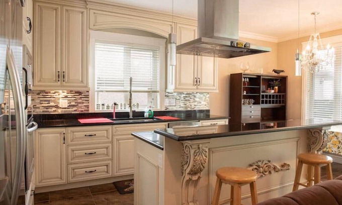 Upper Lonsdale House | Stunning North Shore Family Home - Amazing Views!