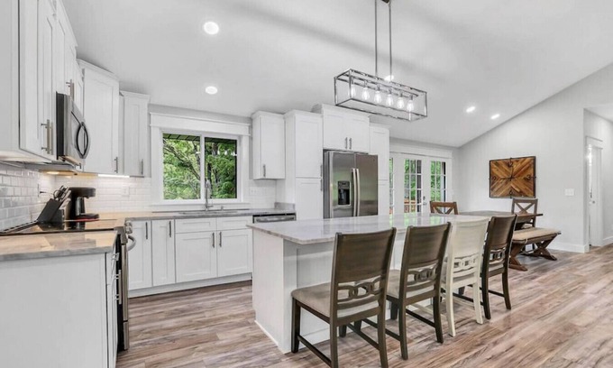 Hendersonville House | Stunning North Nashville Retreat - Visit us at The Bunk House! NEW LISTING
