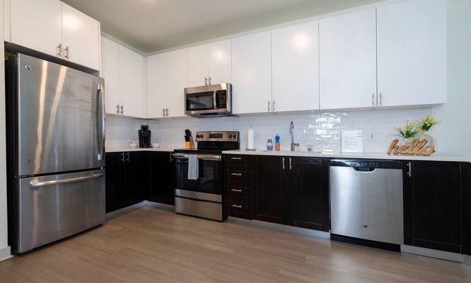 Downtown Louisville Apartment | Stunning Nulu 1BR Cozysuites 06