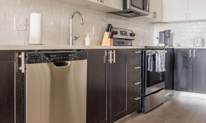 Downtown Louisville Apartment | Stunning Nulu 1BR Cozysuites 03