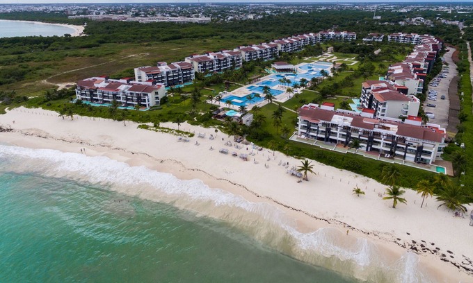 Ejidal Apartment | Stunning Ocean Front By Condo Boutique