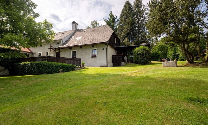 Bela nad Radbuzou Villa | Stunning private villa for 6 people with TV, patio, pets allowed and parking