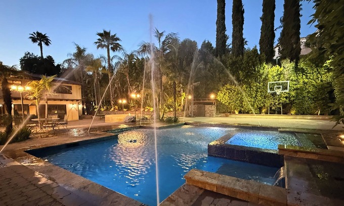 Calabasas House | Stunning Pool Resort in Calabasas! 5BDs & 4BAs