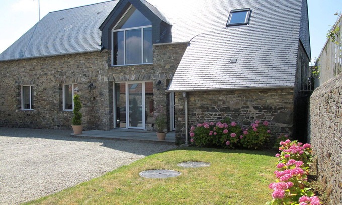 Bretteville-sur-Ay House | Stunning private villa for 6 guests with WIFI, TV, terrace and pets allowed