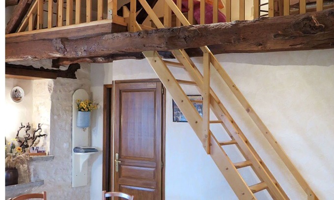 Lalbenque Villa | Stunning private villa for 4 guests with TV, terrace, pets allowed and parking