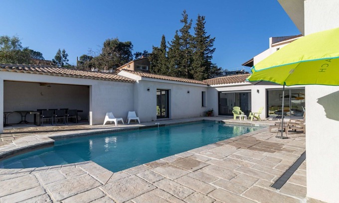 Preconil Villa | Stunning private villa for 6 guests with WIFI, private pool, TV, terrace and parking