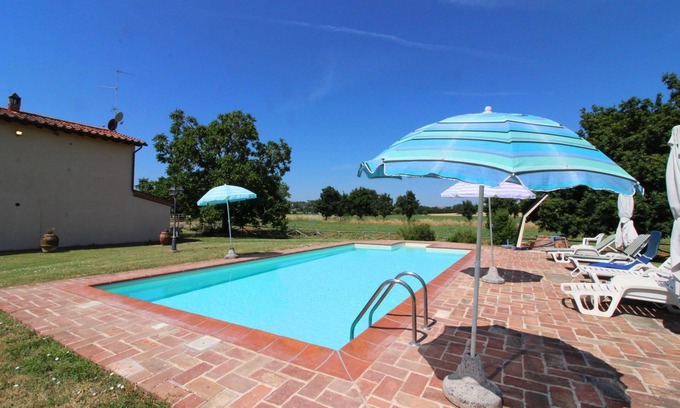Marciano della Chiana Villa | Stunning private villa with private pool, WIFI, TV, pets allowed and parking, close to Arezzo