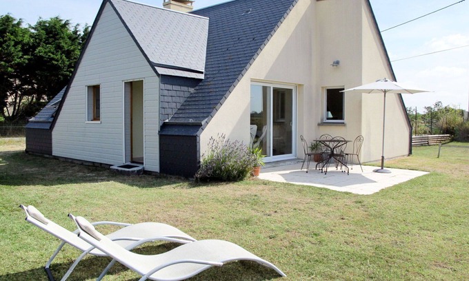 Anneville-sur-Mer House | Stunning private villa for 4 people with TV, terrace, pets allowed and parking