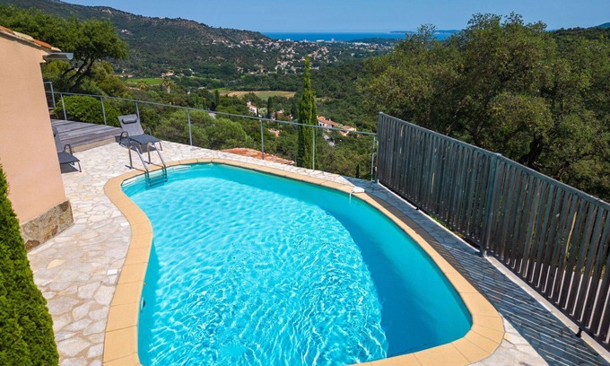 Bormes-Les-Mimosas Villa | Stunning private villa for 6 guests with private pool, WIFI, A/C, TV, terrace and parking