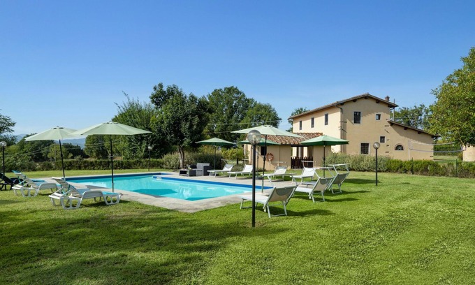 Borgo San Lorenzo Villa | Stunning private villa for 10 people with WIFI, A/C, private pool, TV, patio and pets allowed